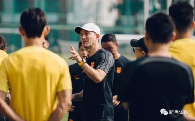 他将头埋进双腿间吮小核图片